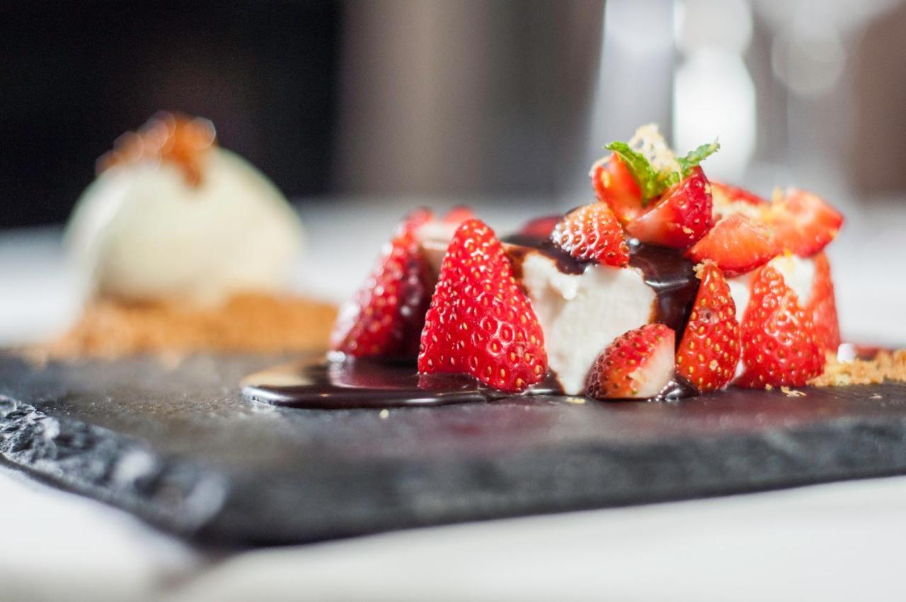 Corinthia Hotel St. George’s Bay San Giuliano Esterno foto A dessert
