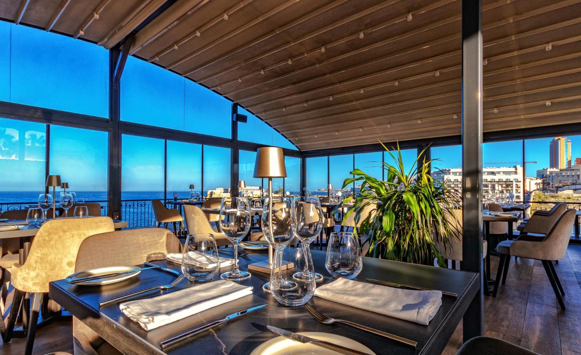 Corinthia Hotel St. George’s Bay San Giuliano Esterno foto The restaurant