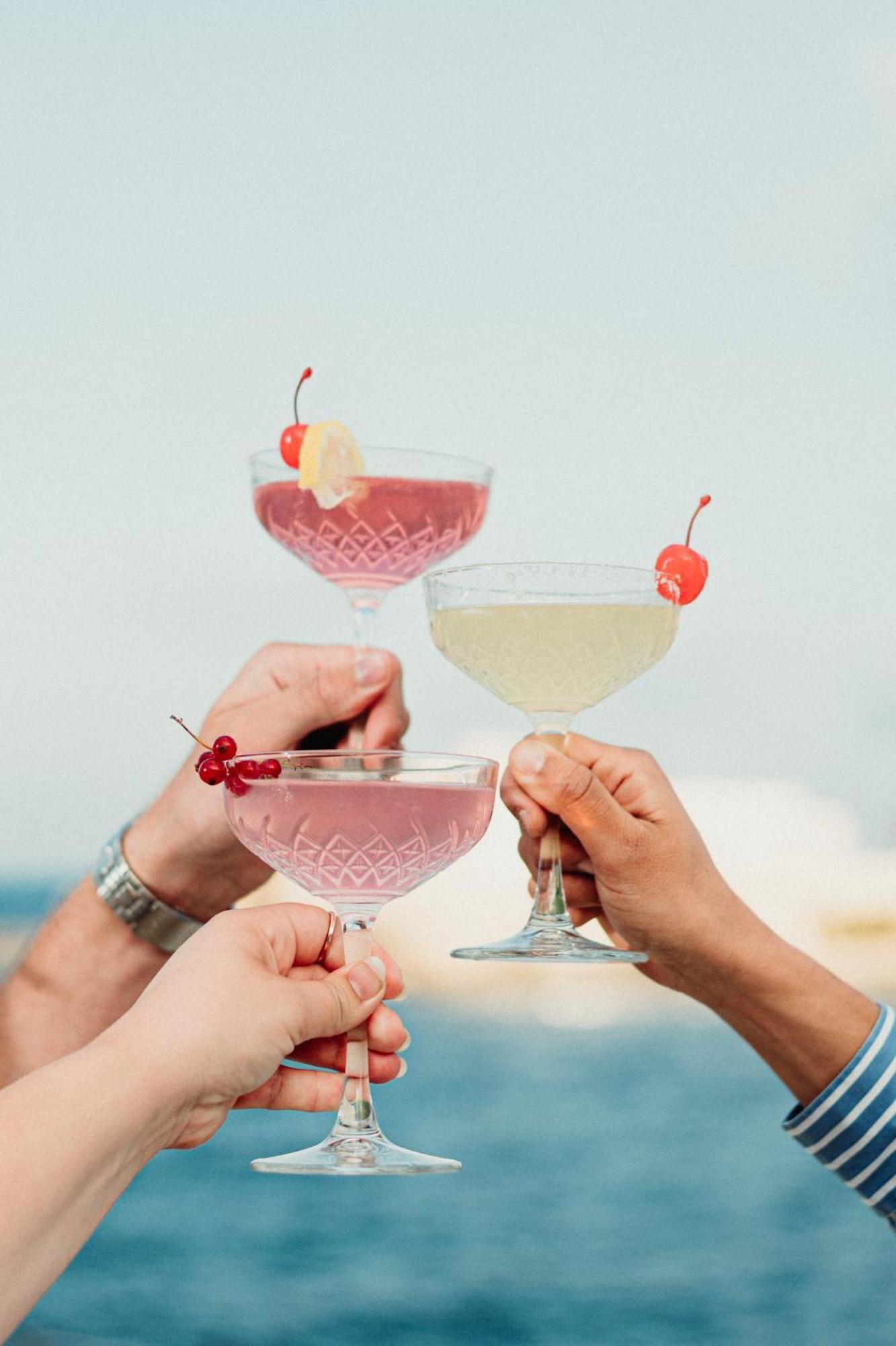 Corinthia Hotel St. George’s Bay San Giuliano Esterno foto A champagne cocktail (left) and a French 75 (right)