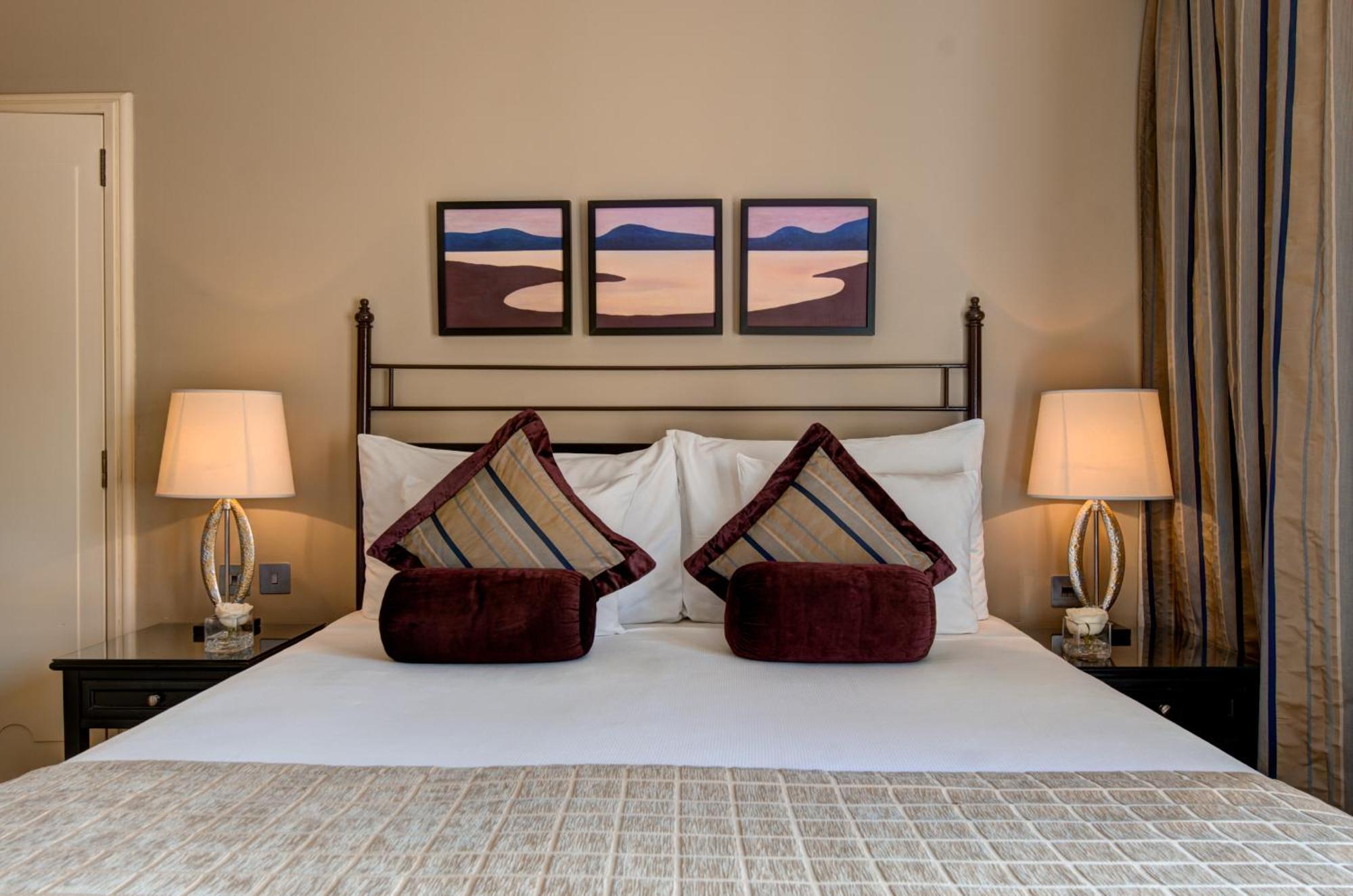 Corinthia Hotel St. George’s Bay San Giuliano Camera foto A bedroom at the hotel