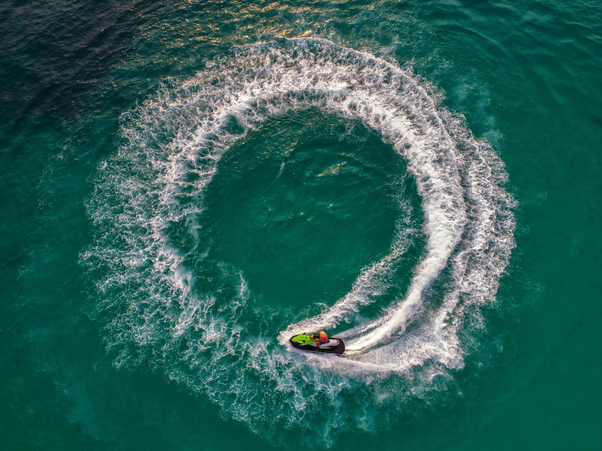 Corinthia Hotel St. George’s Bay San Giuliano Esterno foto Jet skiing