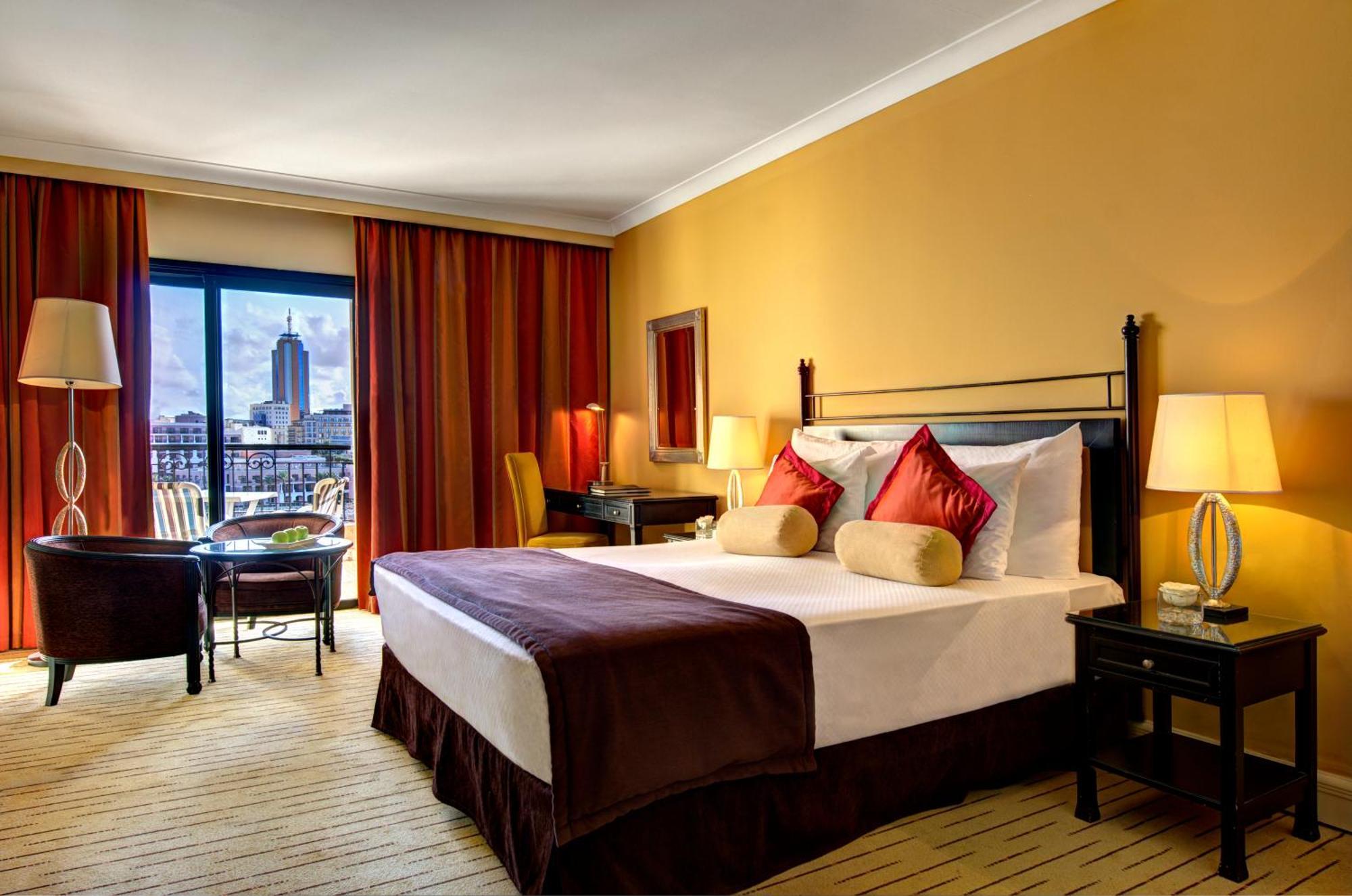 Corinthia Hotel St. George’s Bay San Giuliano Camera foto A room at the InterContinental Hotel, Vienna