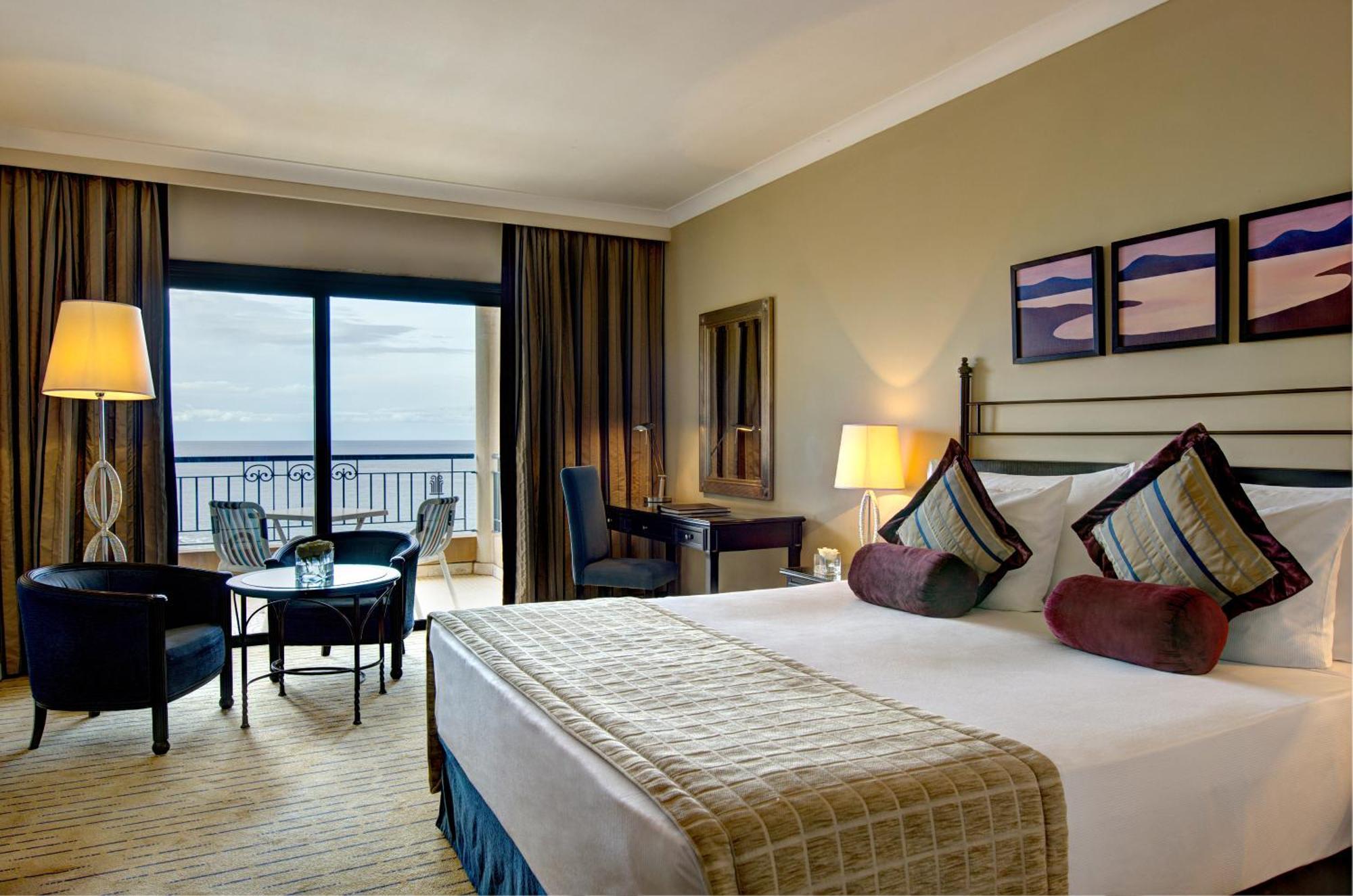 Corinthia Hotel St. George’s Bay San Giuliano Esterno foto