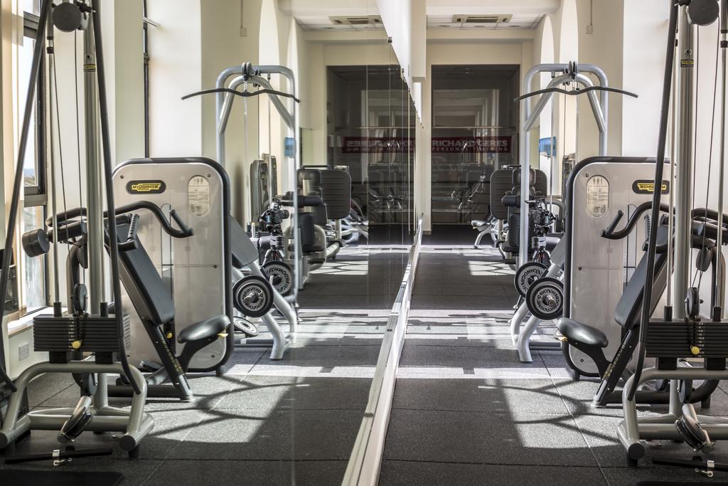 Corinthia Hotel St. George’s Bay San Giuliano Esterno foto The gym at the hotel