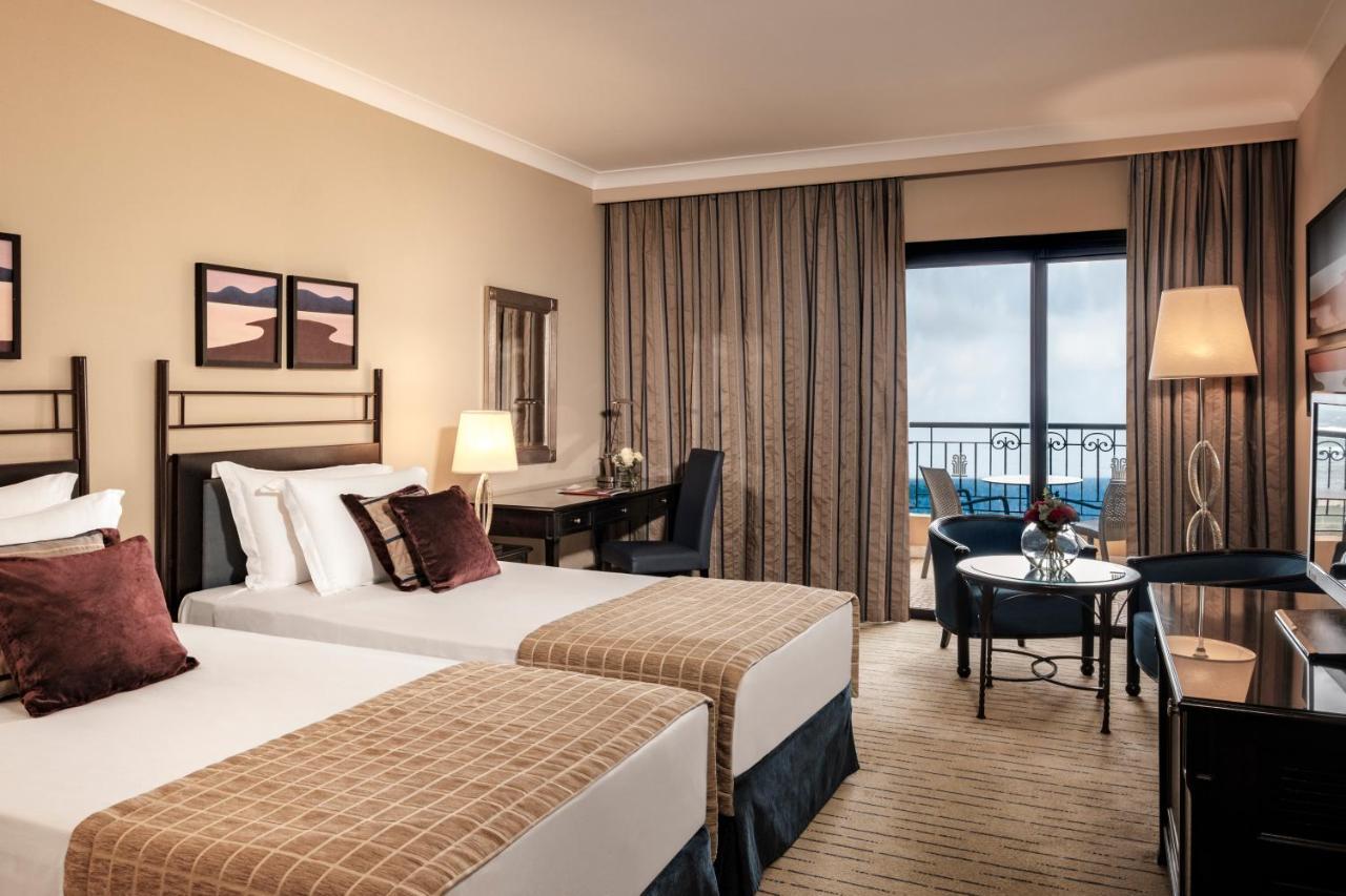 Corinthia Hotel St. George’s Bay San Giuliano Esterno foto A room at the hotel